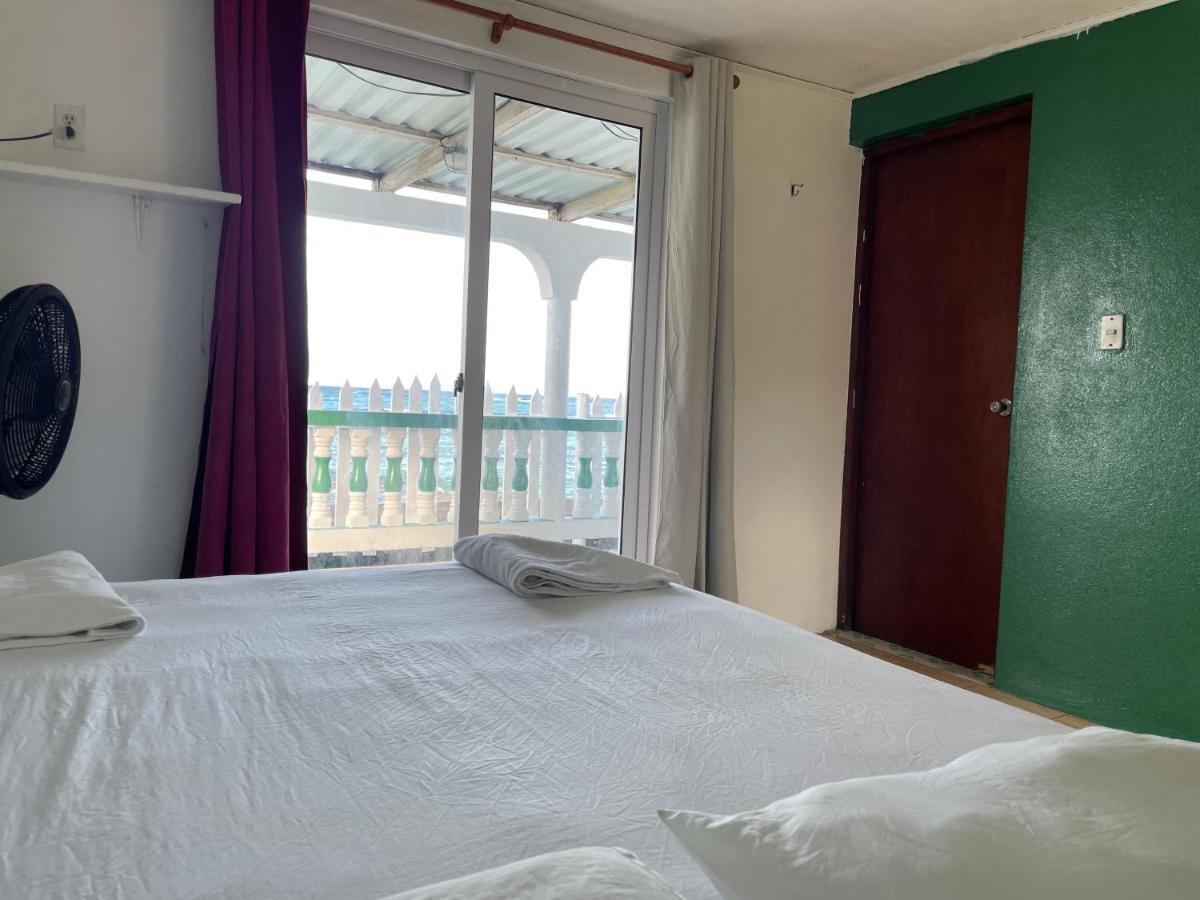 The Wave Hostel Corn Island Brig Bay المظهر الخارجي الصورة