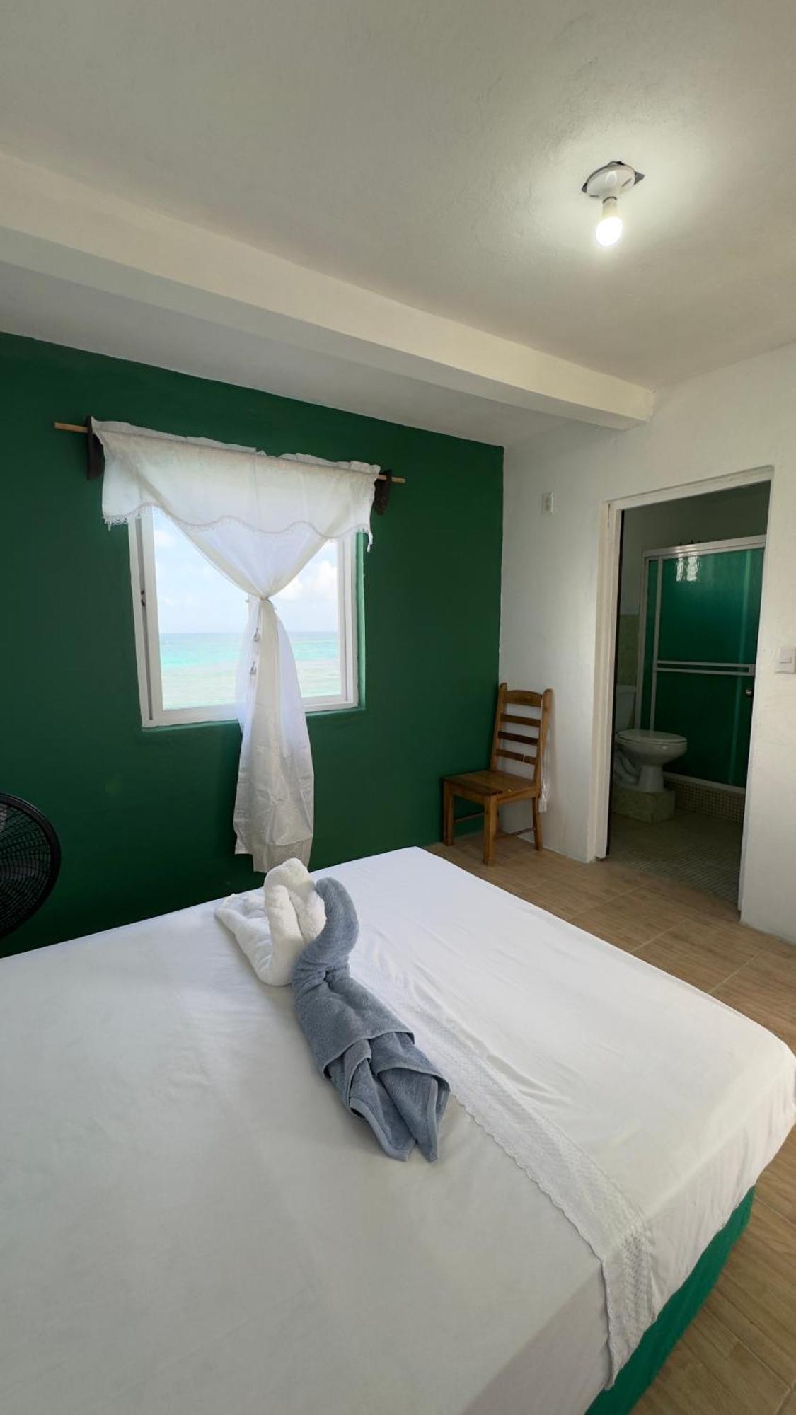 The Wave Hostel Corn Island Brig Bay المظهر الخارجي الصورة